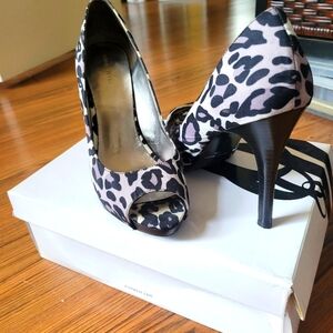 Nine West Animal Print stiletto Pumps Size 9